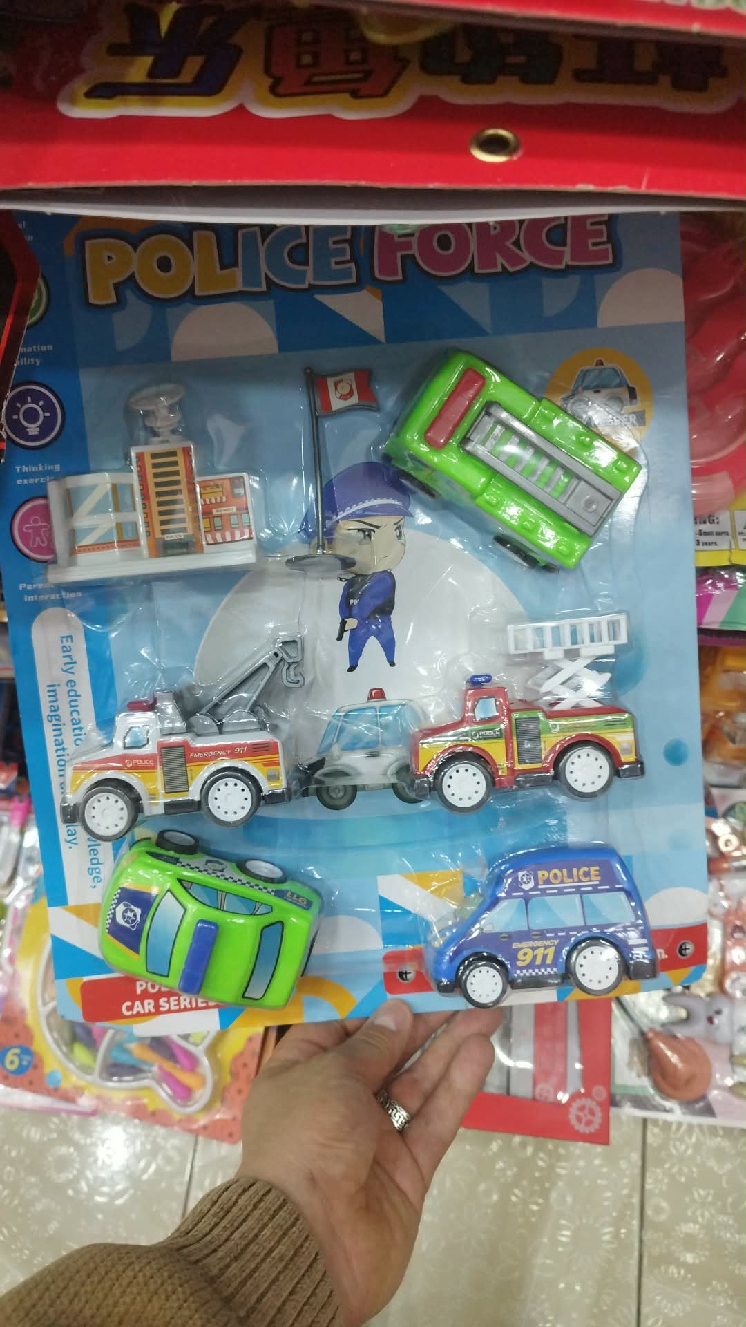كرت سيارات شرطة صغيرة