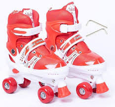 حذاء تزلج للأطفال بعجلات (Roller Skates) من نوع "كواد" (عجلتين في الأمام وعجلتين في الخلف)،