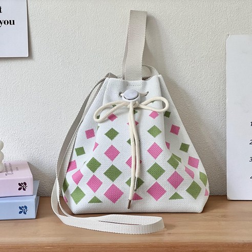 حقيبة برباط (Bucket Bag)