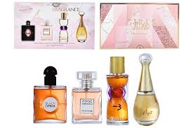 مجموعة هدايا لعطور نسائية مصغرة، ويُشار إليها غالبًا باسم "Fragrance Set
