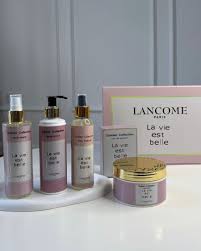 مجموعة عطور ومستحضرات تجميل (باكج) مستوحاة من عطر La Vie Est Belle من L