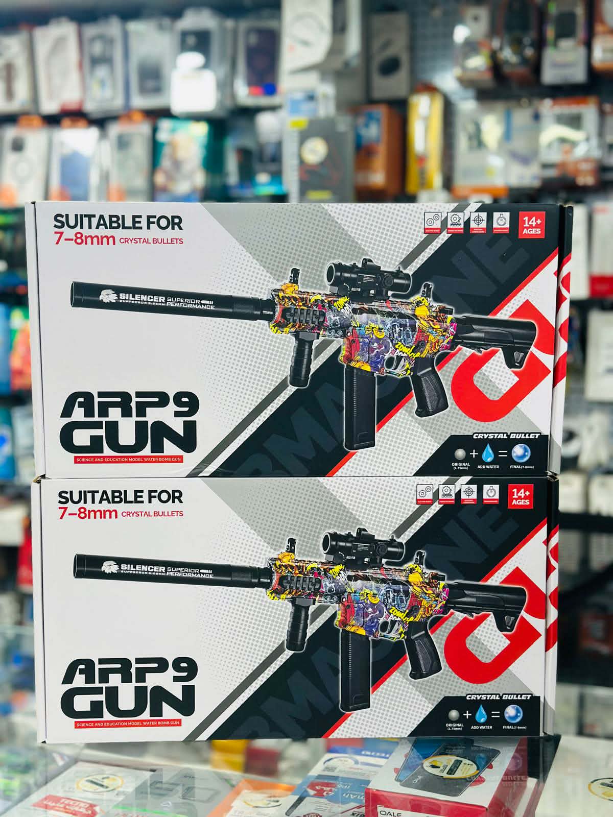 سلاح إلكتروني من طراز ARP9، مصمم لإطلاق كرات جل الاوربيز(Crystal Bullets) التي يبلغ حجمها 7-8 ملم.