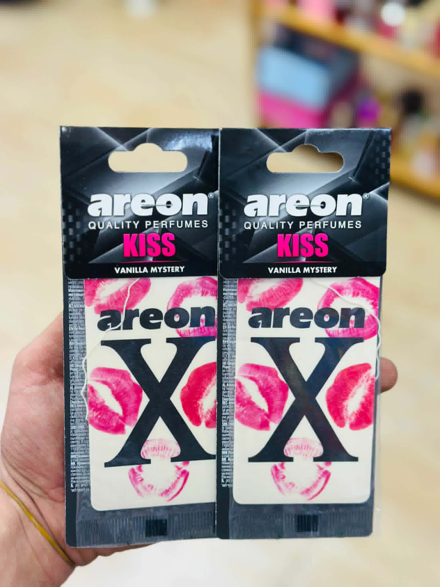معطر هواء للسيارة من ماركة Areon، طراز X Kiss برائحة Vanilla Mystery (غموض الفانيليا).
