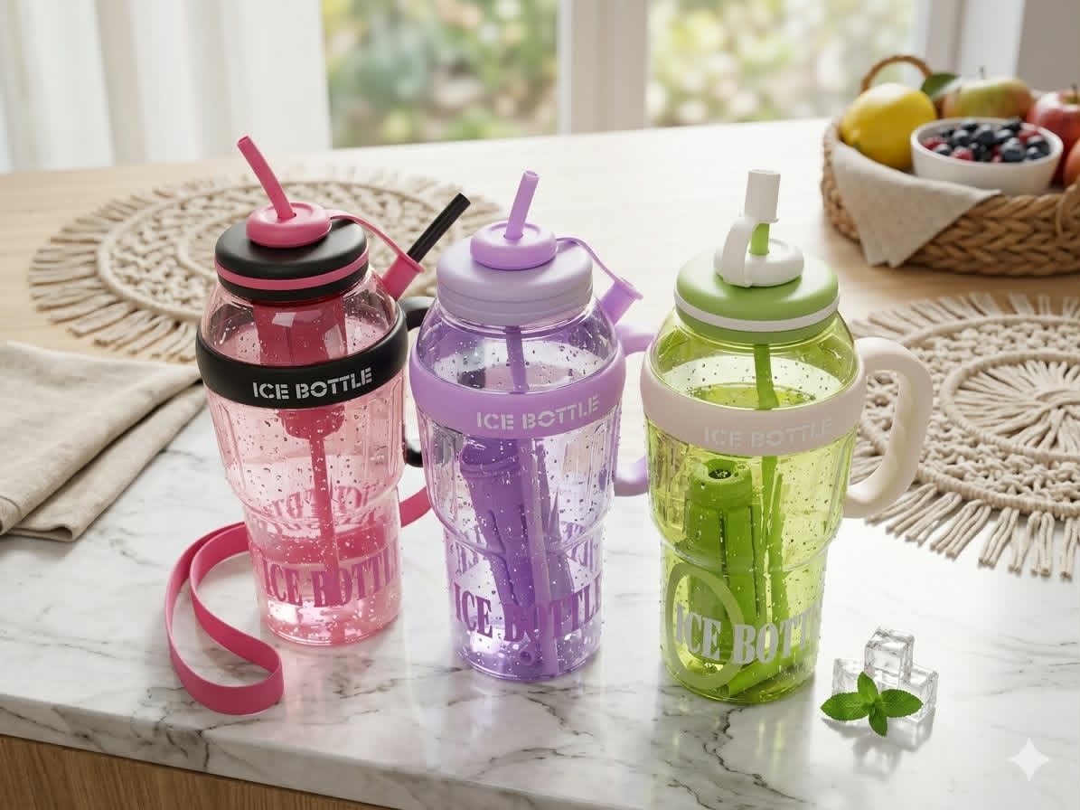 مطرة ماء وعصائر بلاستيكية شفافة من علامة "Ice Bottle"