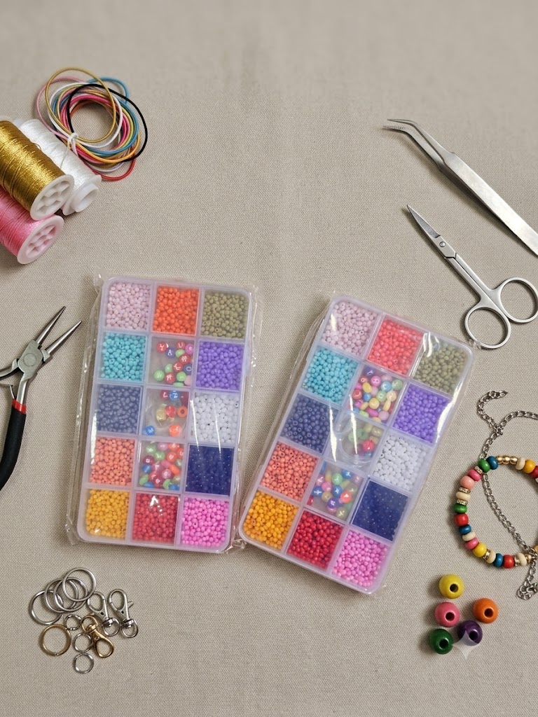 خرز لصنع الأساور والمجوهرات اليدوية (DIY Bead Kit)