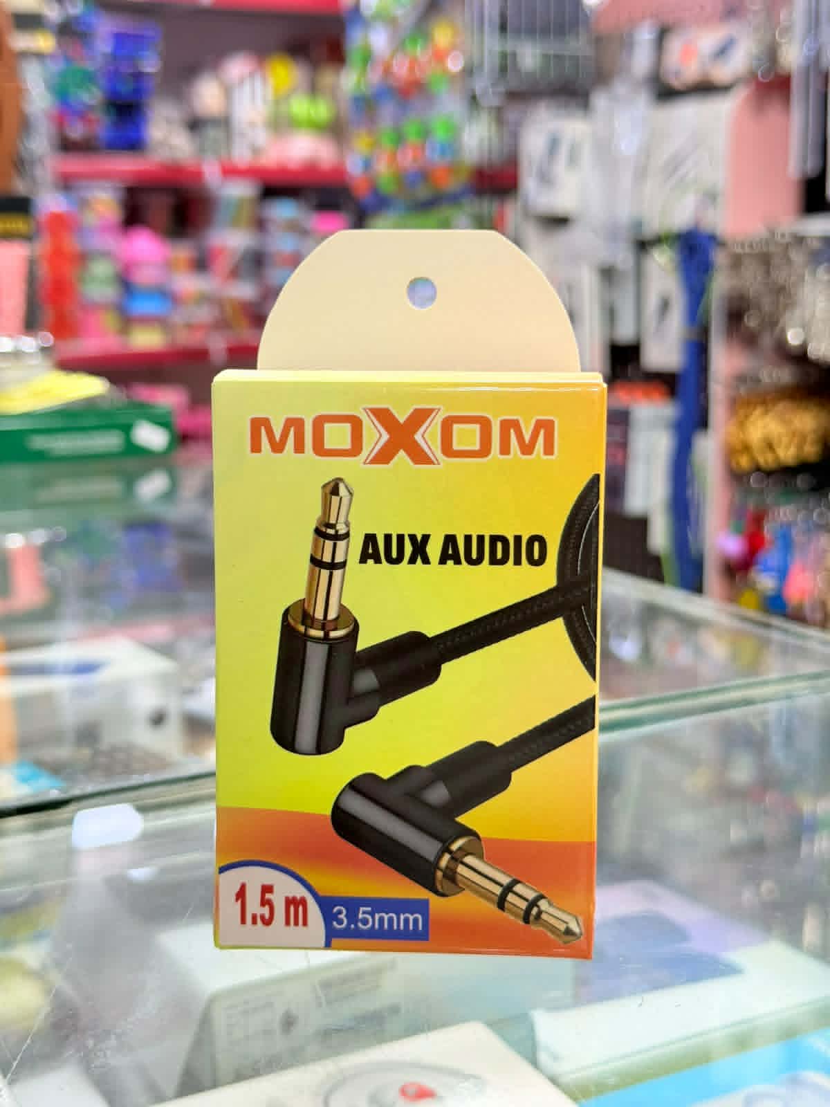 كابل صوت AUX من إنتاج شركة MOXOM