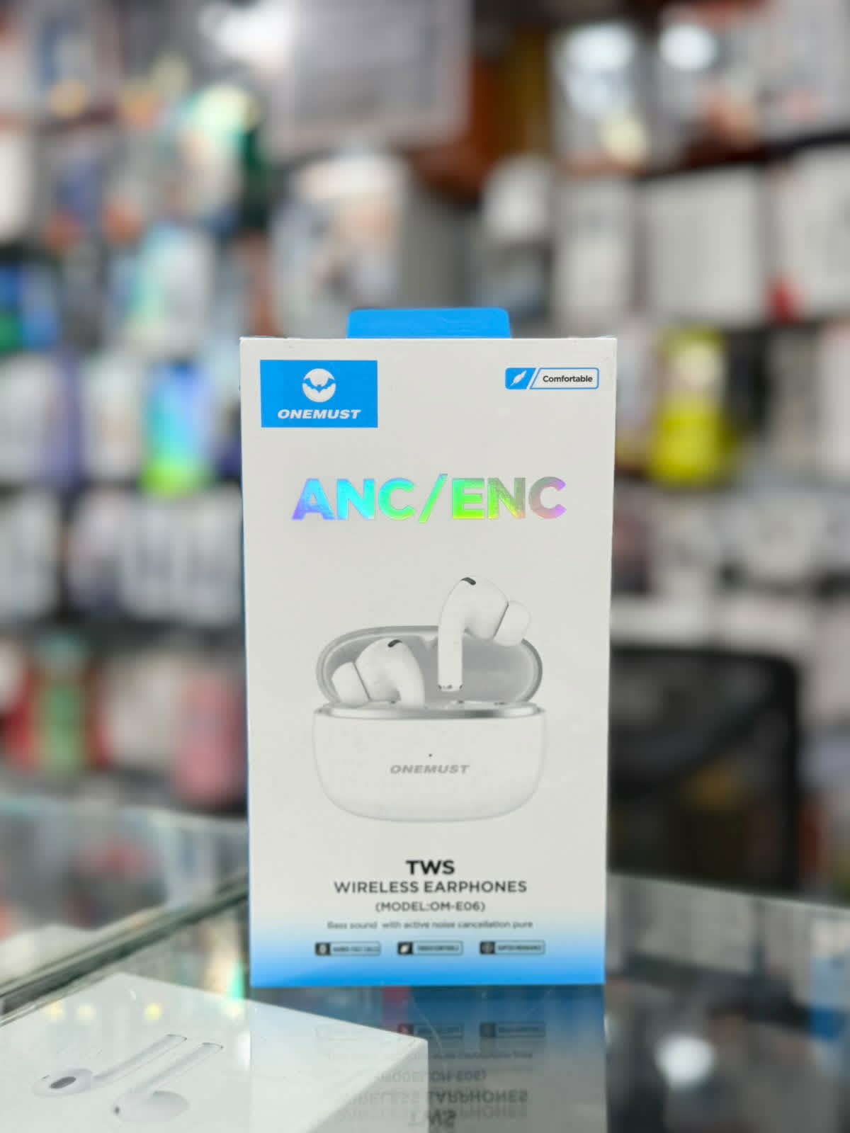 سماعات لاسلكية من نوع ONEMUST TWS Wireless Earphones (الموديل: OM-E06).