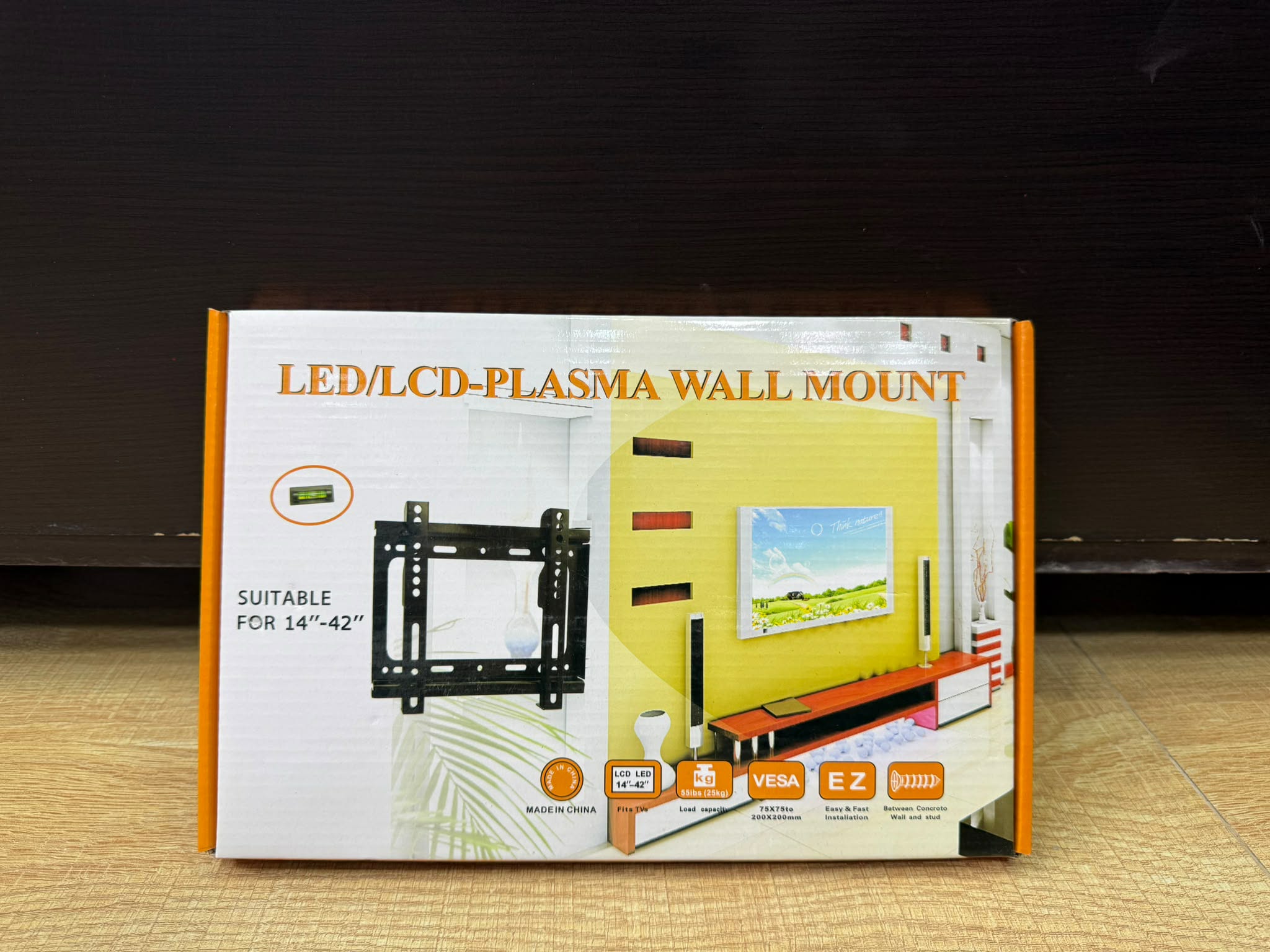 حامل جداري لشاشات التلفزيون (LED/LCD/Plasma Wall Mount). يتيح لك تعليق الشاشة على الحائط لتوفير المساحة وتنظيم الغرفة بشكل أنيق.