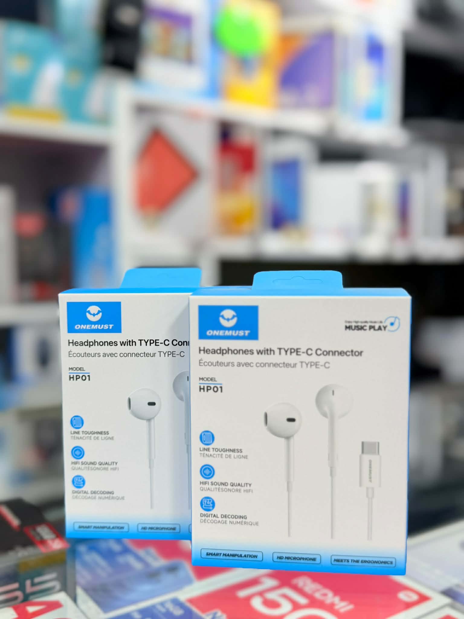 سماعة أذن سلكية داخل الأذن من ماركة ONEMUST، وتحديداً الموديل HP01 الذي يأتي بمنفذ من نوع TYPE-C
